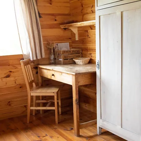 Cozy Wood Hut On The Farm
