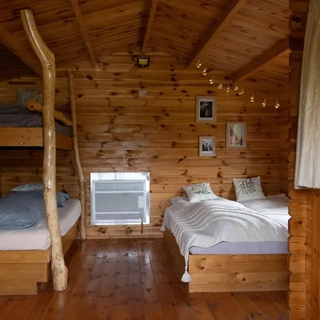Lodge Cozy Wood Hut On The Farm