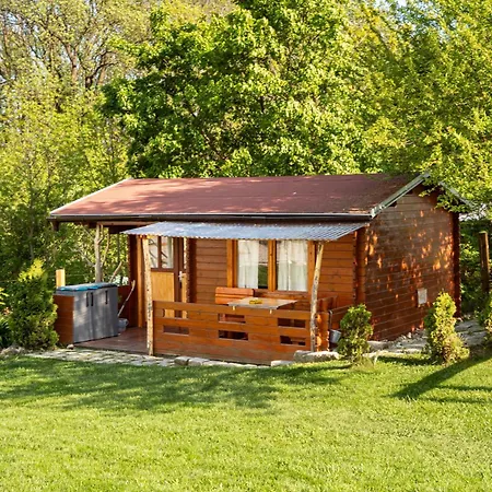 Cozy Wood Hut On The Farm * Třebívlice