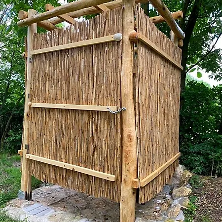 Chata Cozy Wood Hut On The Farm *