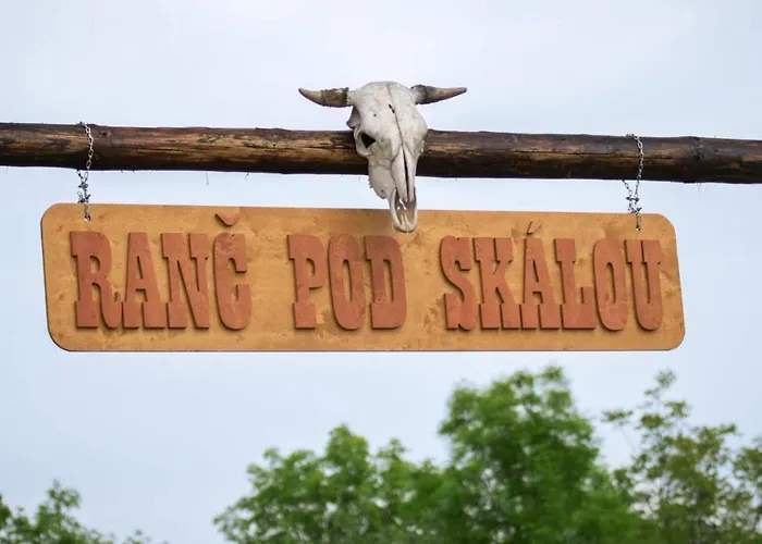 Cozy Wood Hut On The Farm