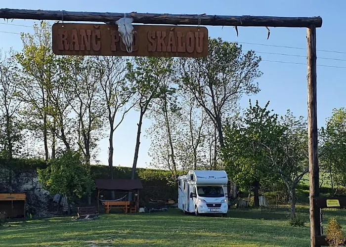 Cozy Wood Hut On The Farm Lodge *