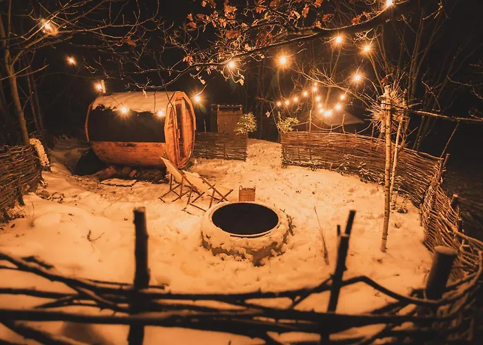 Cozy Wood Hut On The Farm Lodge *