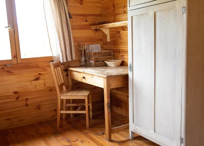 Cozy Wood Hut On The Farm
