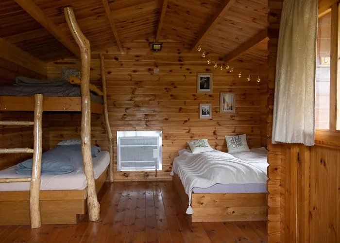 Lodge Cozy Wood Hut On The Farm